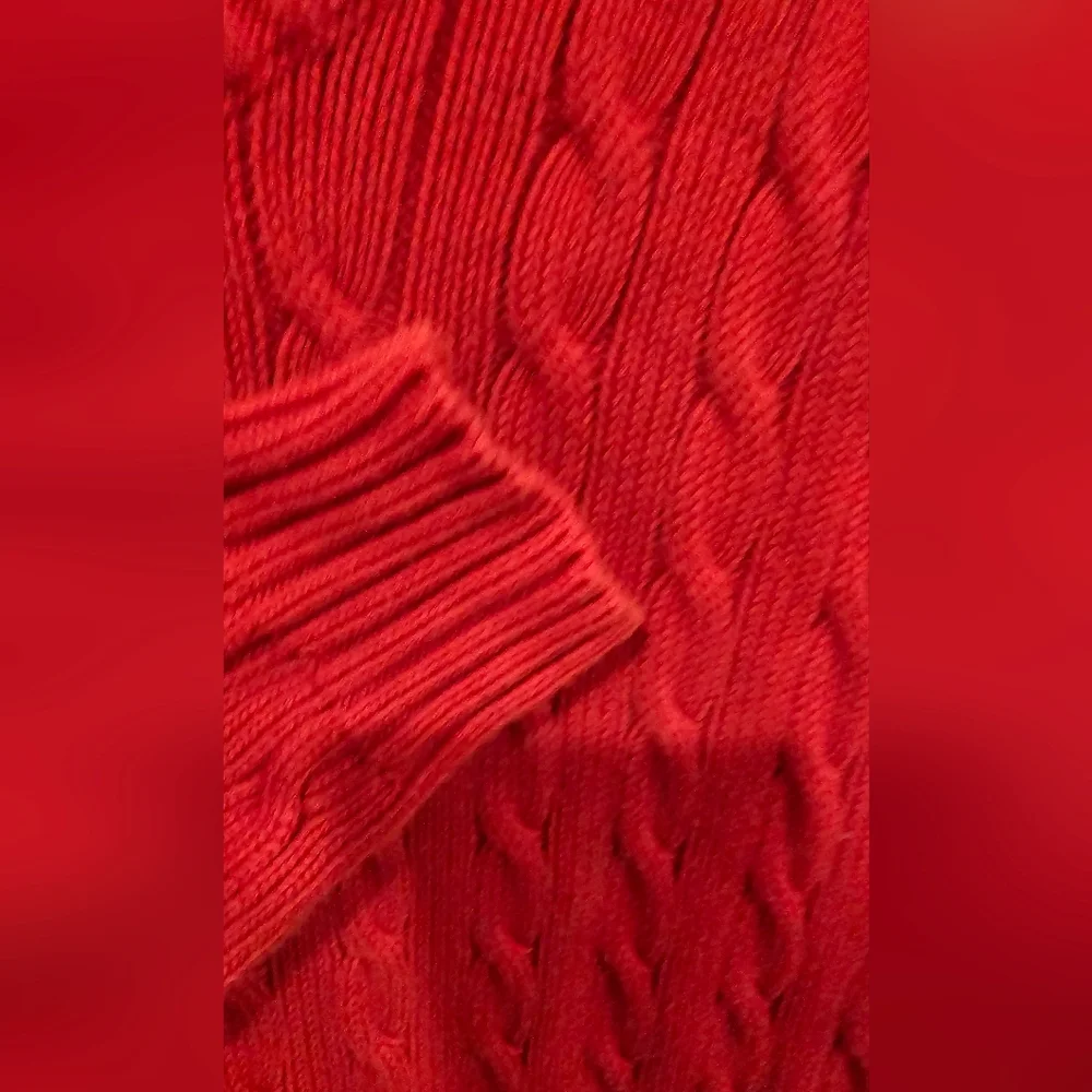 NWOT L-RL Women's V-Neck Cable Knit Red Sweater With Gold Logo Size-M - Picture 7 of 8